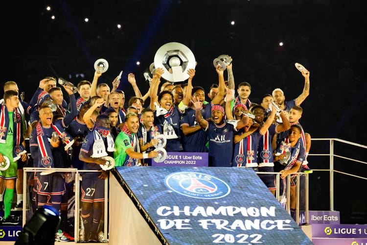 海兰江滑雪场新雪季暨州总工会职工滑雪技能培训启动（海兰江滑雪场新雪季启幕 州总工会职工滑雪技能培训同步启动）