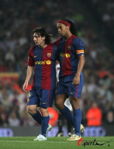 王钰栋首个主力赛季表现：共12球5助攻，荣膺中超本土金靴（王钰栋主力处子季斩12球5助，加冕中超本土金靴）