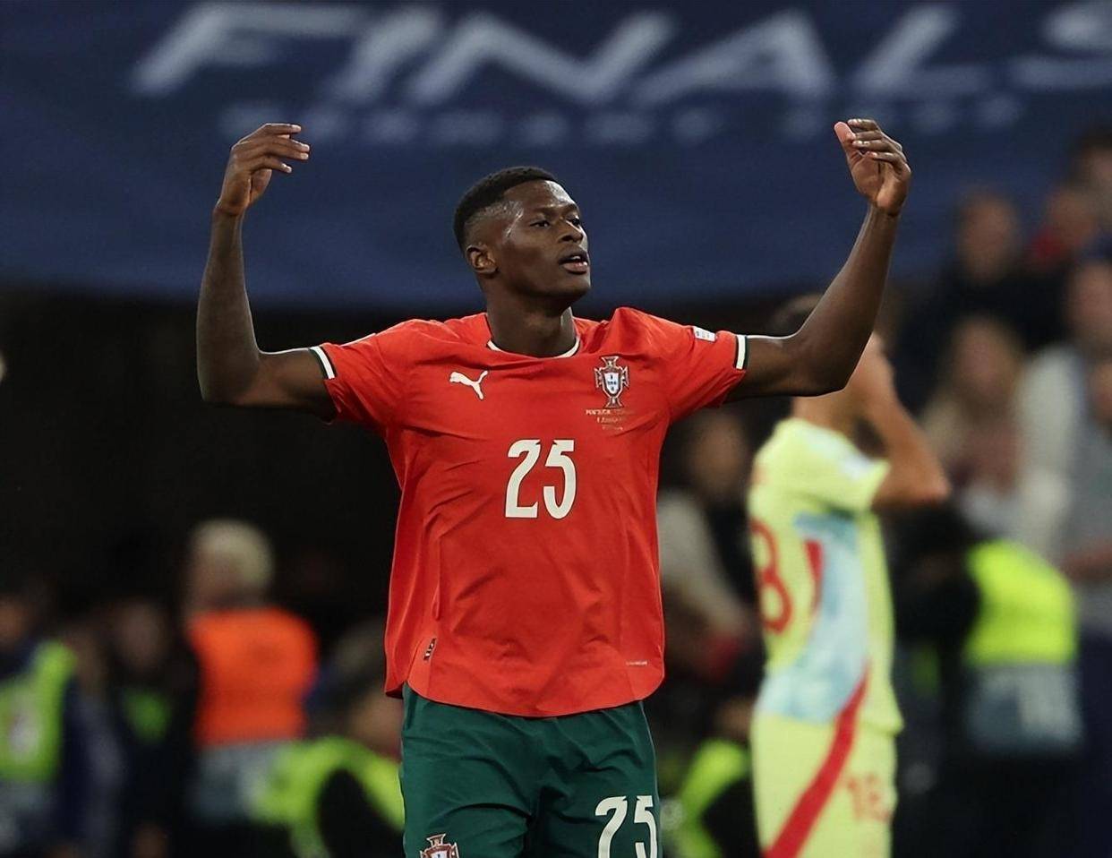 TA：那不勒斯满意霍伊伦的表现，他弥补了卢卡库伤缺的影响（TA：霍伊伦表现获那不勒斯认可，已补上卢卡库伤停空缺）