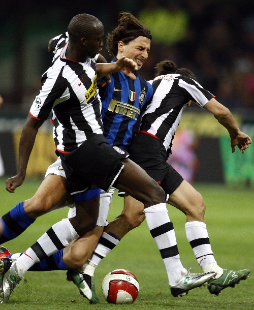 记者：迈阿密国际正与塔列雷斯就33岁阿根廷门将吉多进行谈判（记者：迈阿密国际与塔列雷斯洽谈引进33岁阿根廷门将吉多）