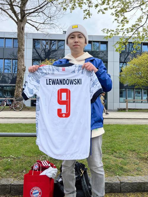 瓦塞尔轰7记三分关键远投救主，35分创个人赛季新高（瓦塞尔7记三分砍35分，关键远投力挽狂澜创赛季新高）