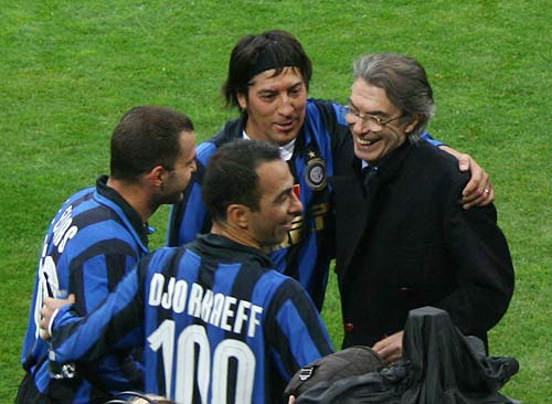 布斯克茨与阿尔巴现身迈阿密网球表演赛，为同胞阿卡助阵（布斯克茨、阿尔巴亮相迈阿密网球表演赛，为同胞阿卡助威）